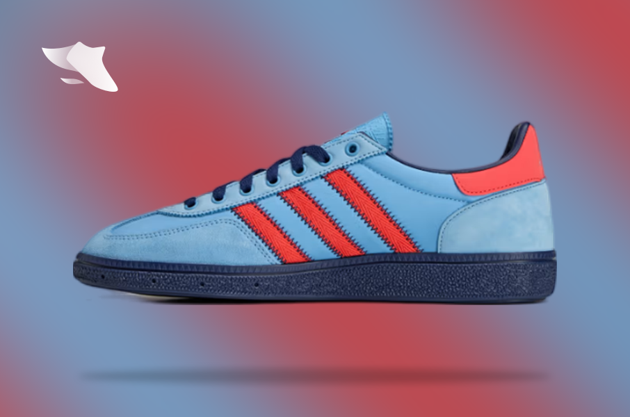 スニーカー Adidas x C.P. Company Manchester Spezial Blue Bright Red Adidas x C.P. Company SPZL Manchester Sneaker in Light Blue